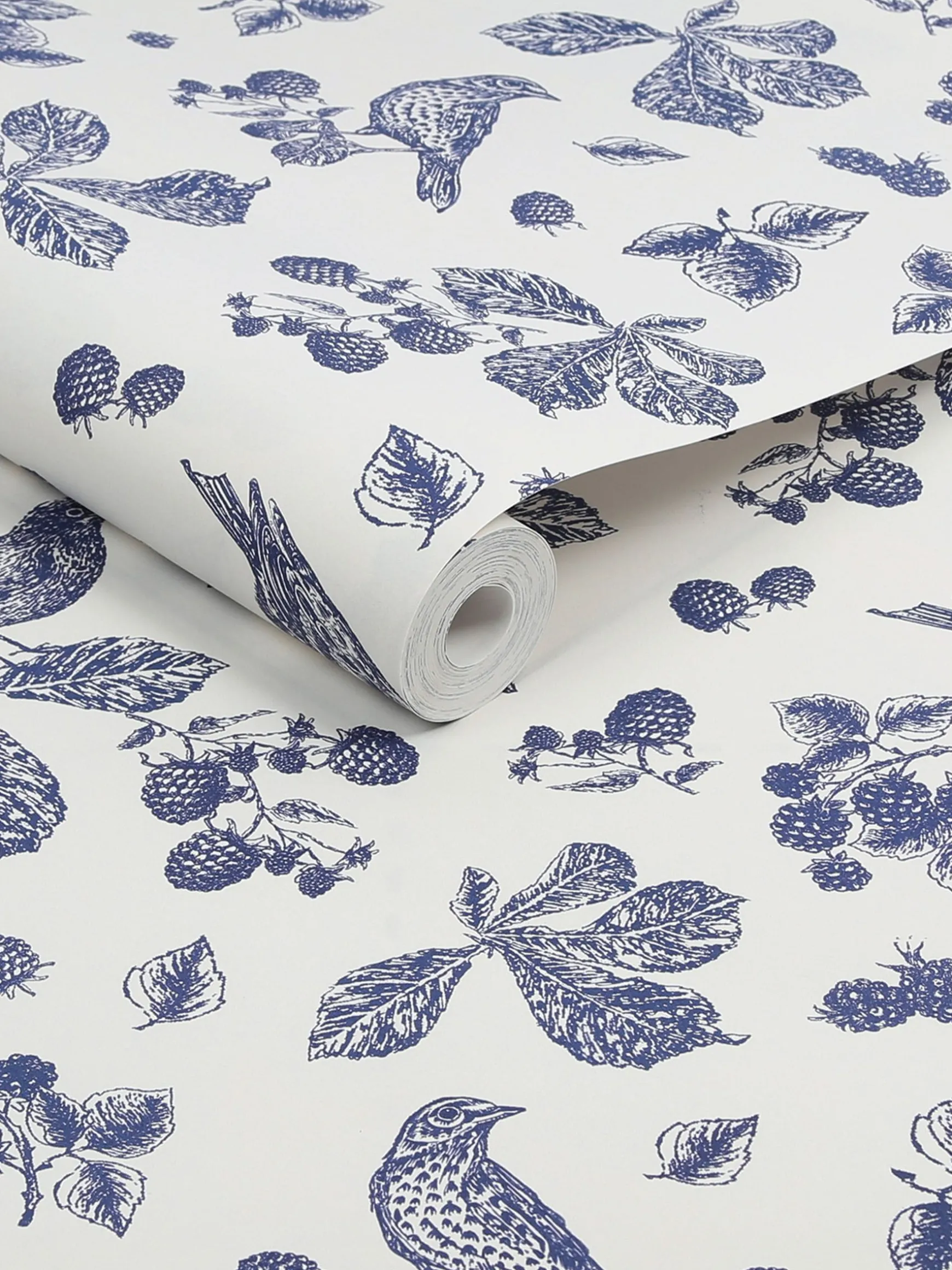 Cream Blackberry Bird 10M Wallpaper